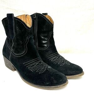 Naya ankle cowgirl boots